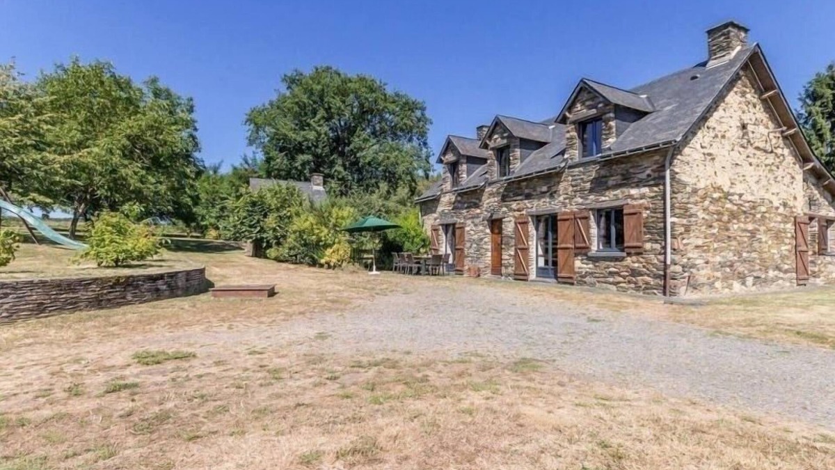 Moisdon-la-Riviere Cottage | Stone House Retreat with Garden & WiFi in Tranquil Countryside