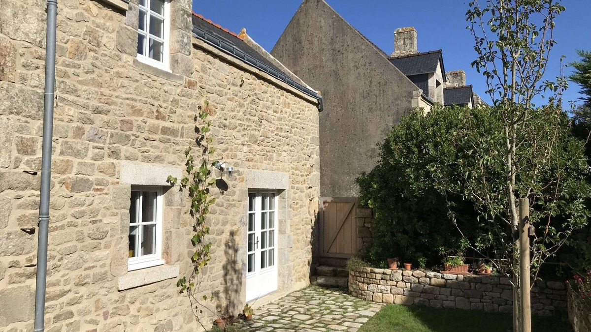 Plouharnel House | Stone house in the heart of an authentic Breton village by the sea