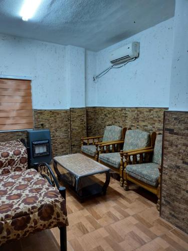 Jabal Al-Hussein Apartment | stone house