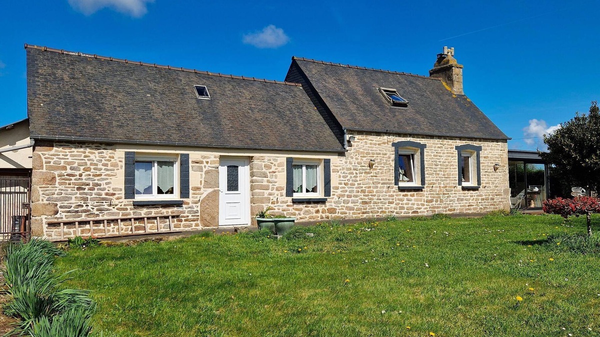Ploumilliau House | Stone House near St. Michel Beach