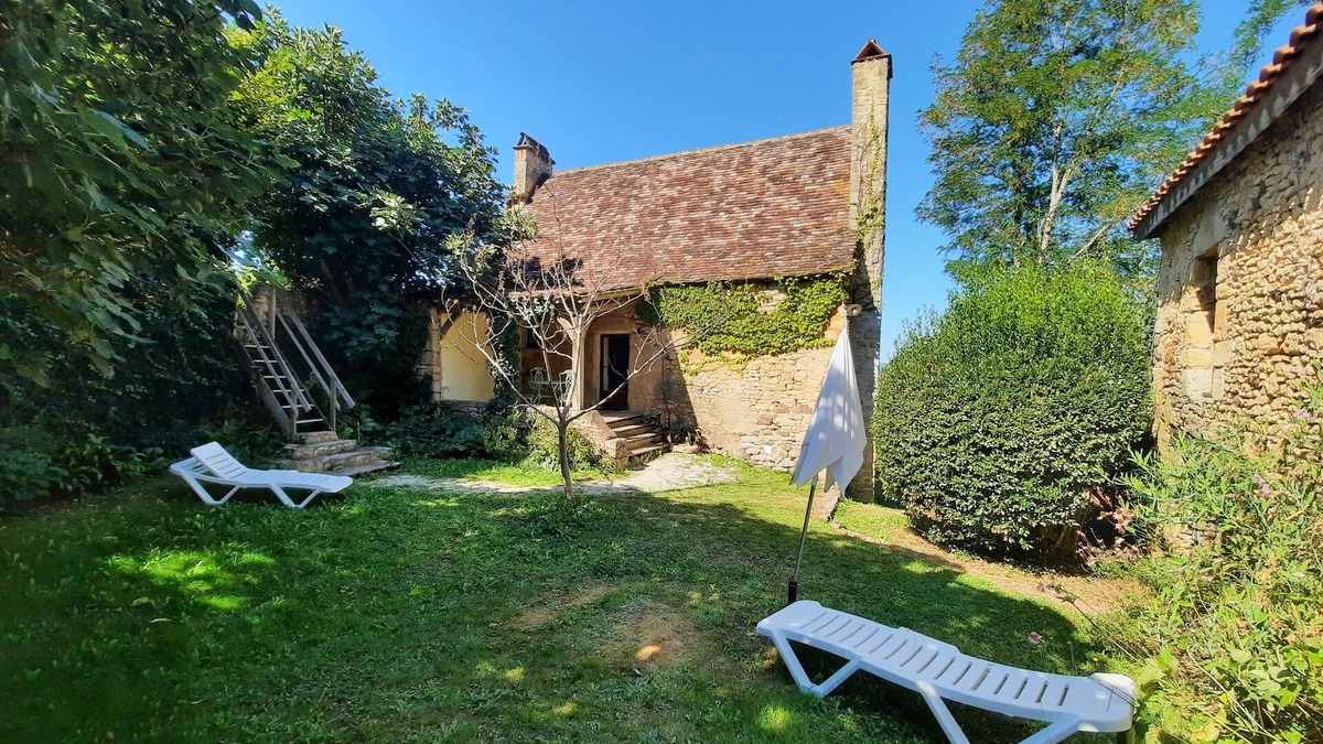 Marnac House | Stone house overlooking the Dordogne river