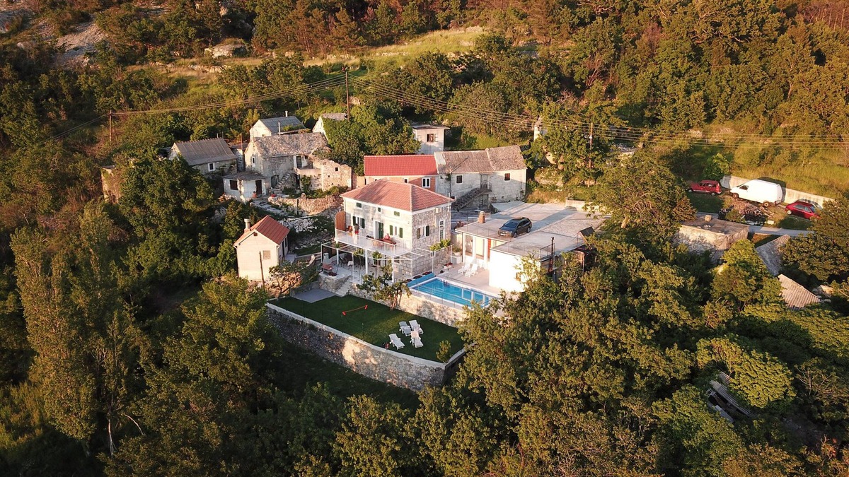 Donje Sitno House | Stone house with pool
