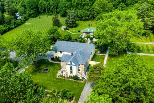 Lovettsville Bed & Breakfast | Stone Manor Boutique Inn