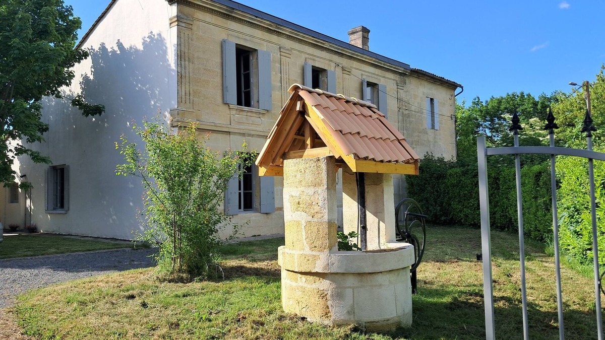 Vayres House | Stone manor house with large garden and barbecue, ideal for families.