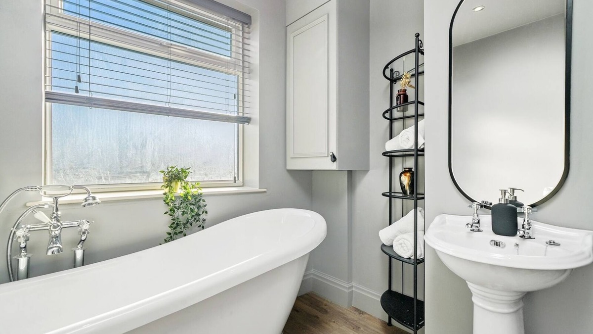 Golborne Apartment | Stone Pit Apartments