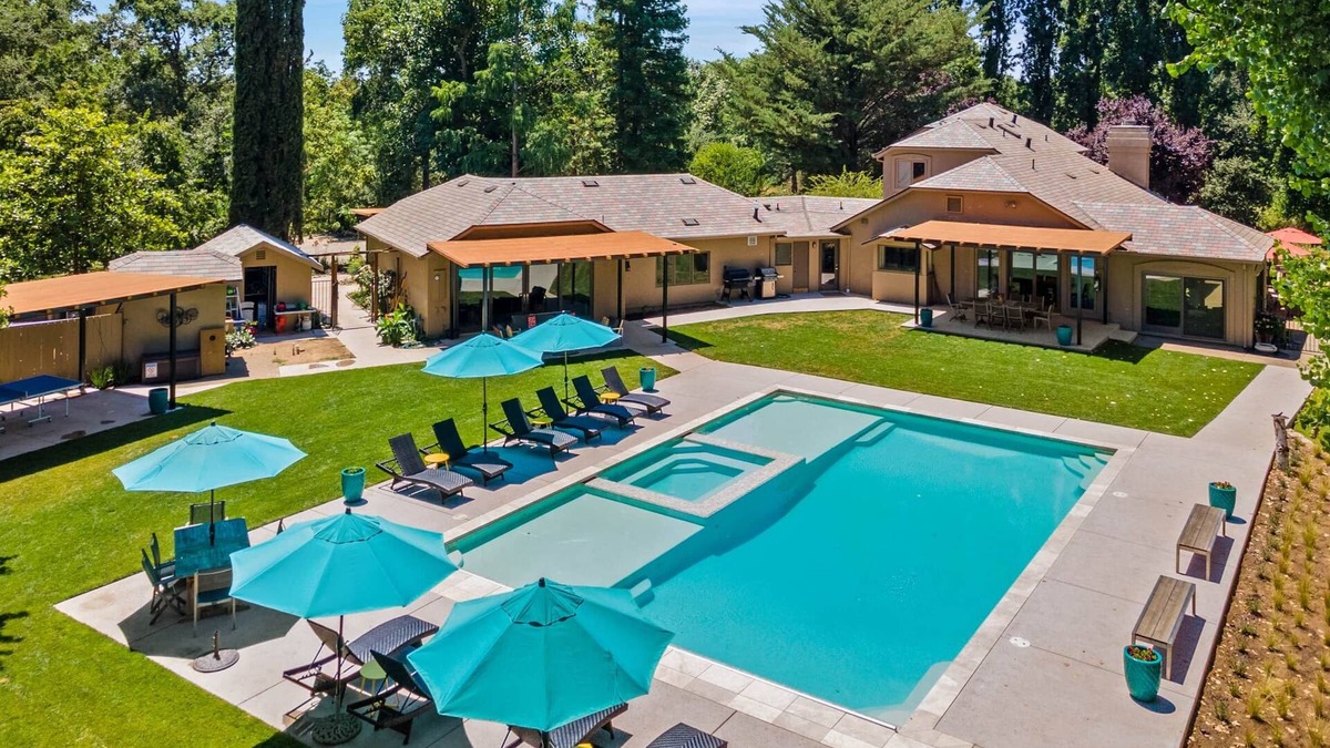 Acampo Villa | Stone River Retreat, Spa, Pool, Private, 6 Rms