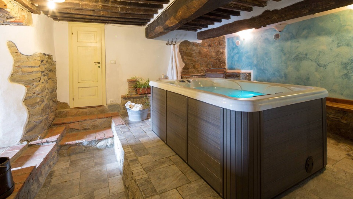 Boveglio House | Stone Rustico with Jacuzzi, Infrared Sauna Escluiva