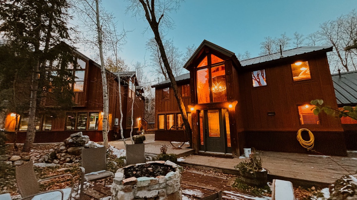 Sundance Cabin | Stone Table Lodge - Sleeps 16 - 2 HOT TUBS!