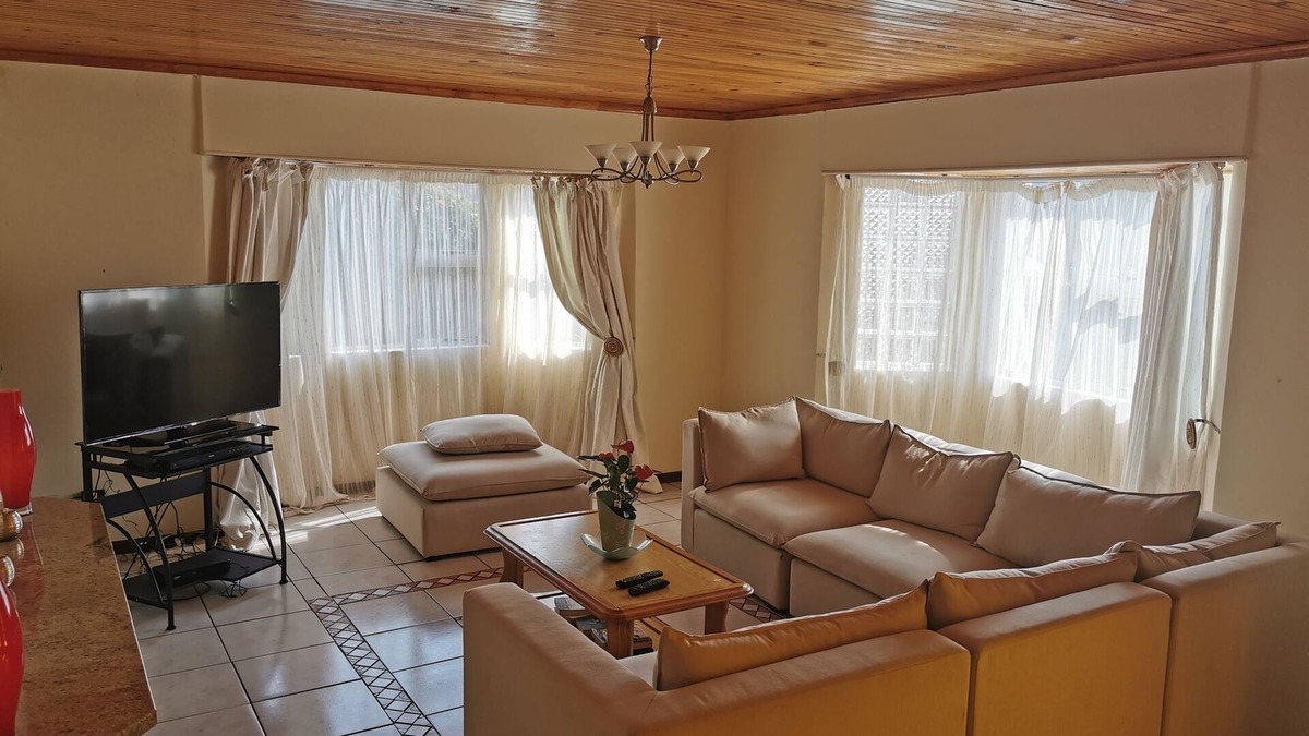 Cape Town House | Stone throw away from the beach in safe and secure neighborhood.
