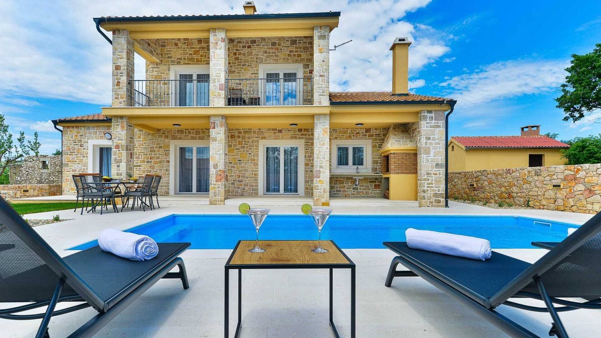 Vinjerac Villa | Stone Villa Banovi with heated pool