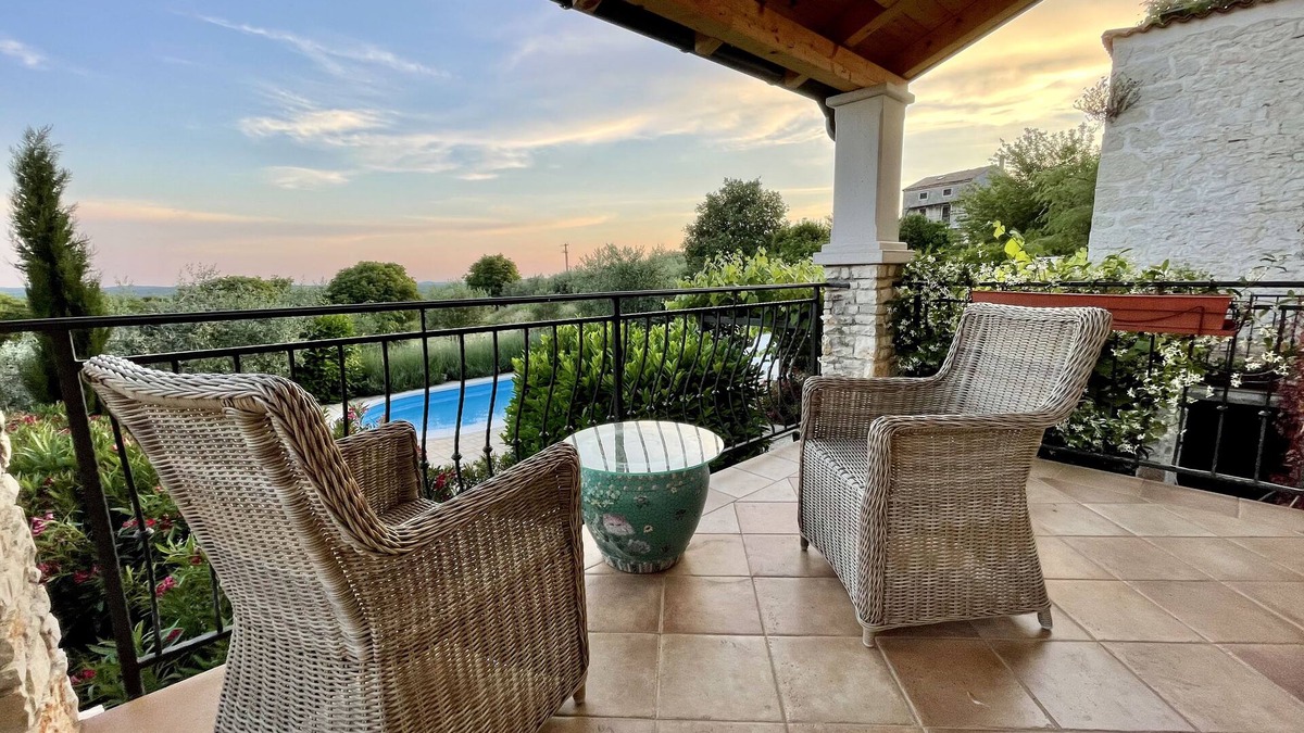 Sveti Lovrec House | Stone villa in historic surroundings