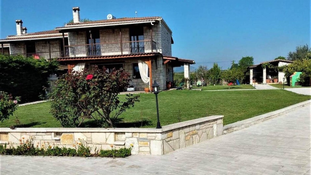 Molos-Agios Konstantinos Villa | Stone Villa Maria in Fthiotida