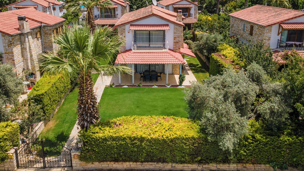 Yavansu Mahallesi Villa | Stone Villa Near Long Beach & Kusadasi Mall with Big Front Yard