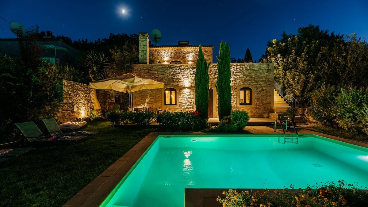 Atsipópoulon Villa | Stone villa with pool & fantastic sea views (with special autumn offers)