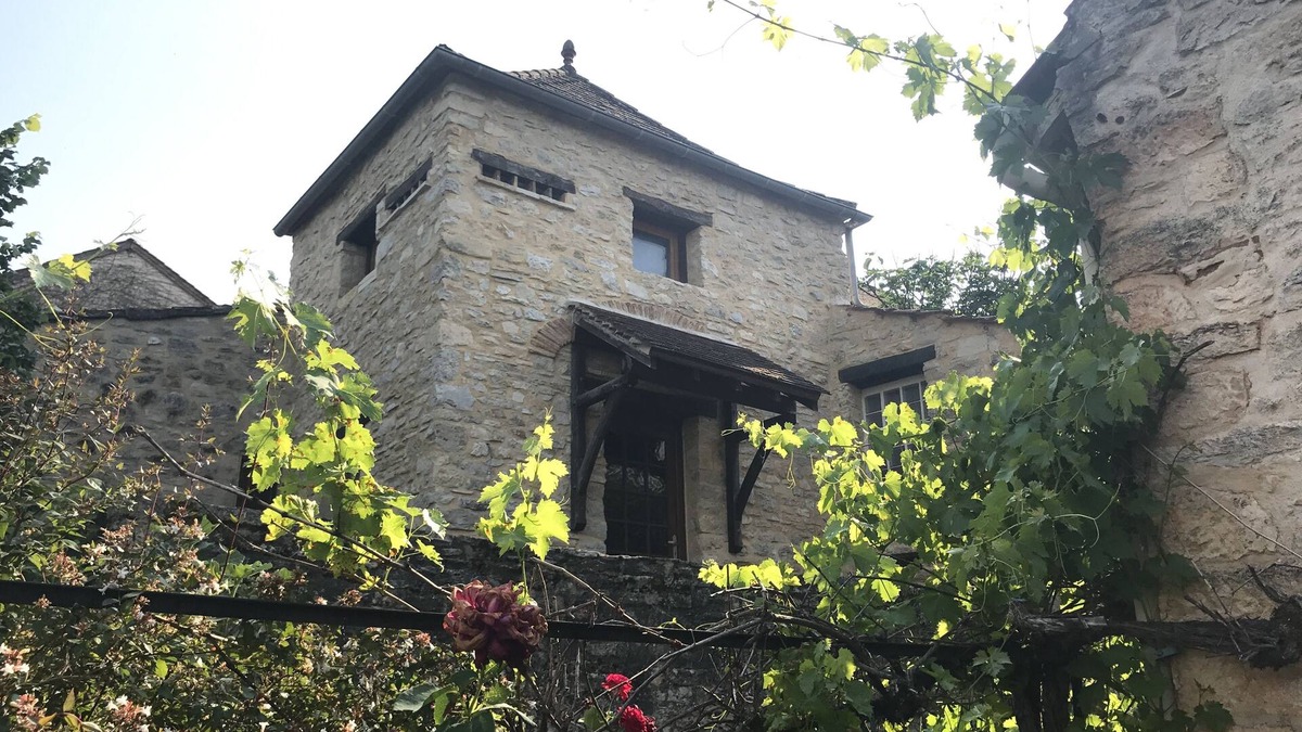 Saint-Medard House | Stone village house with dovecote and large terrace