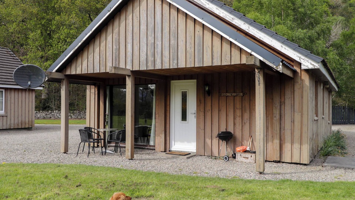 Contin Cottage | STONE WATER COTTAGE, pet friendly, with a garden in Strathpeffer