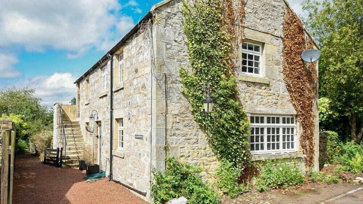 Alwinton Cottage | STONECROP COTTAGE, pet friendly, country holiday cottage in Alwinton