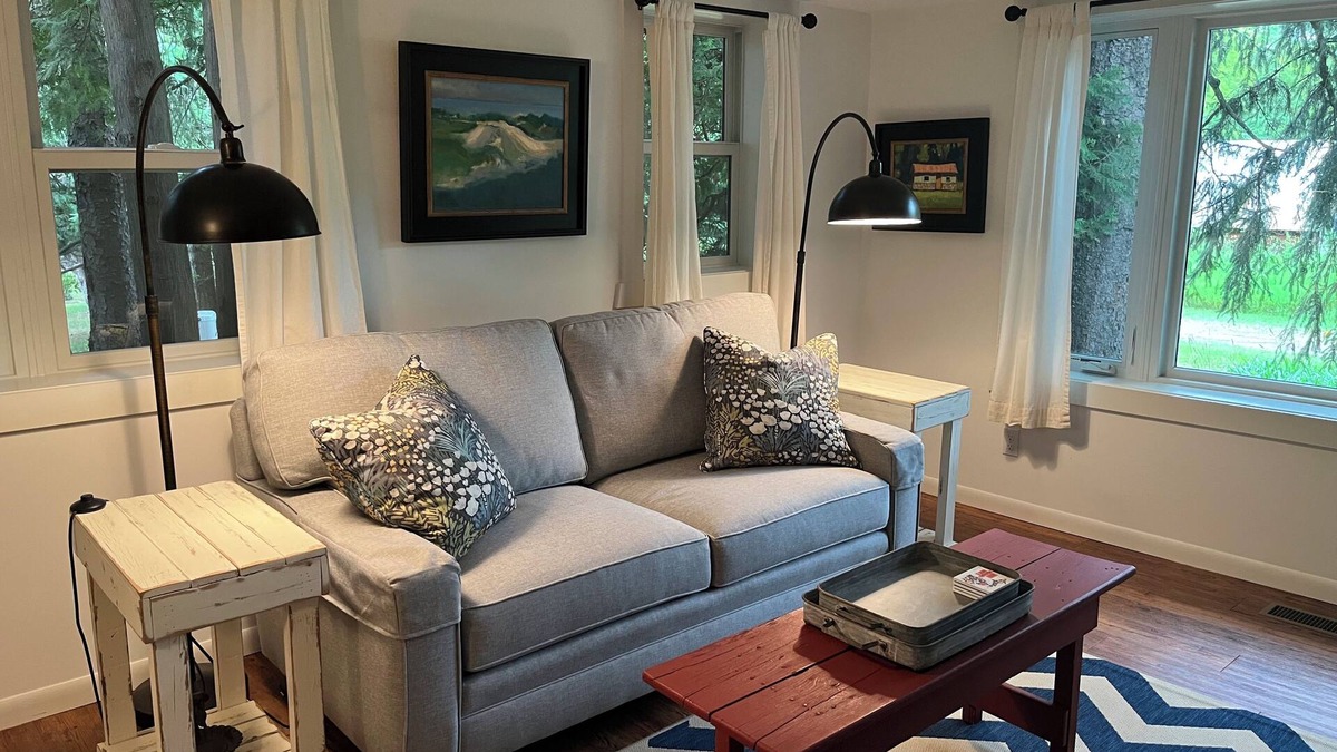 Empire House | Stonegable: Perfect couples retreat;quiet, private, modern, close to everything!