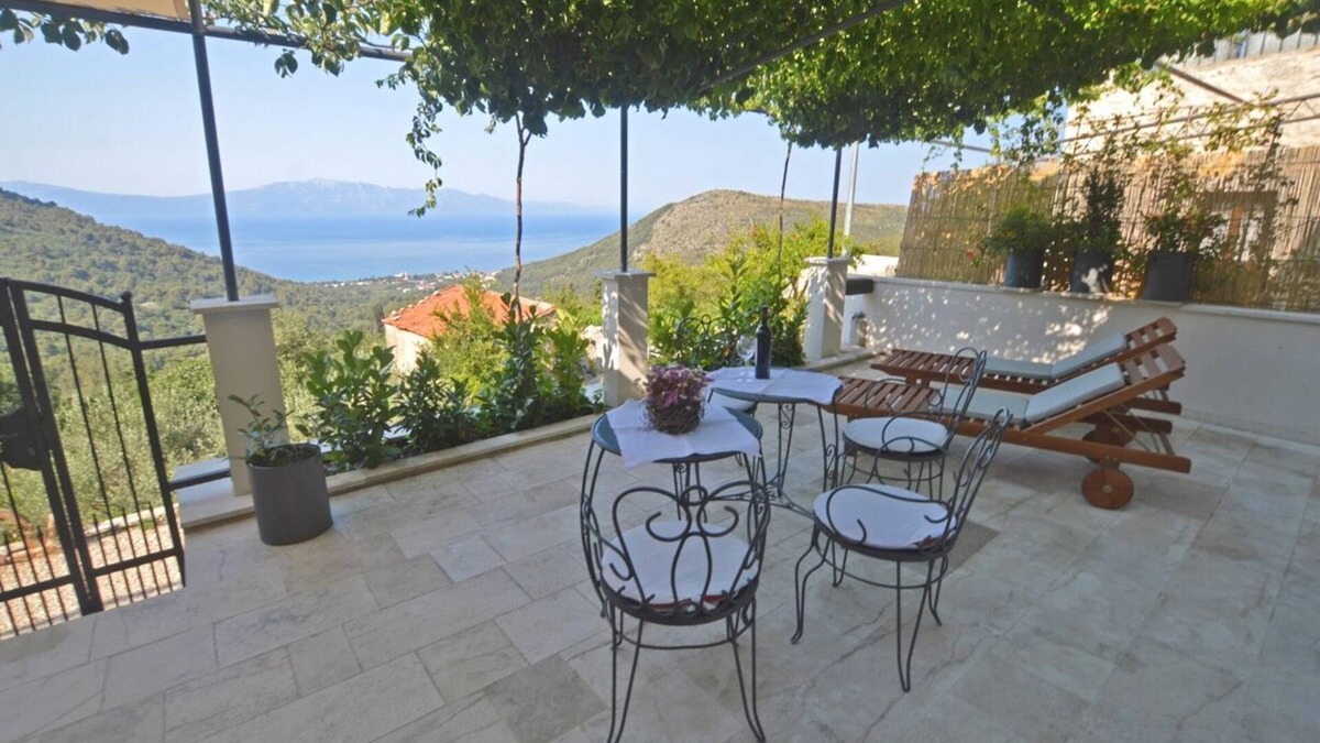 Zaostrog House | STONEHOUSE WITH ORGANIC GARDEN, SEEVIEW