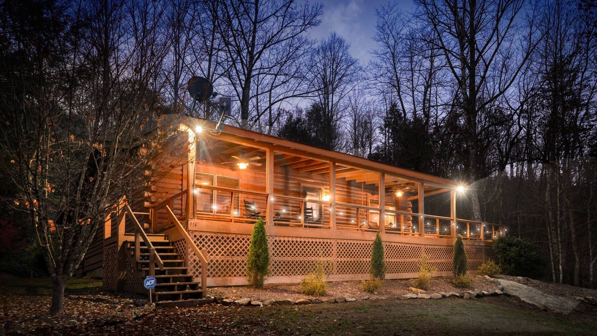 Hendersonville Cabin | Stoneledge Cabin:Romantic Log Cabin, Hot Tub, Creek, Stone Fireplace, WiFi, ROKU