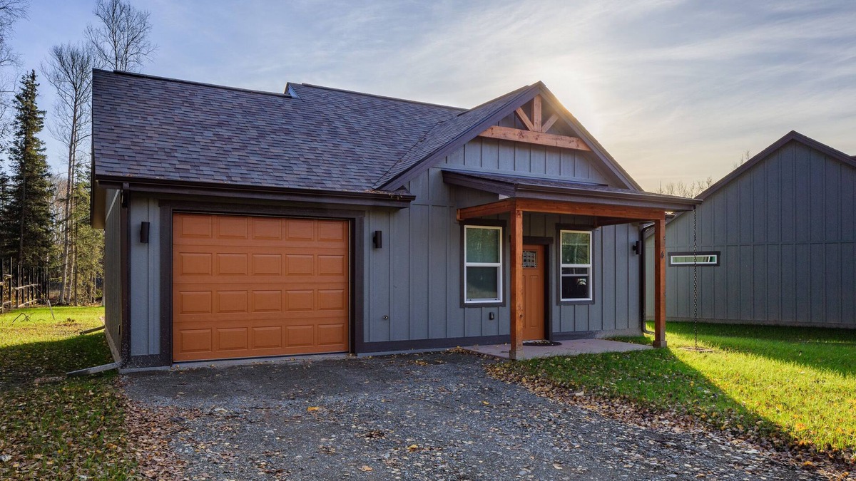 Wasilla Cottage | Stoneridge Place Cottage #4 - Vacation or Executive Retreat 1Br 1Ba Garage!
