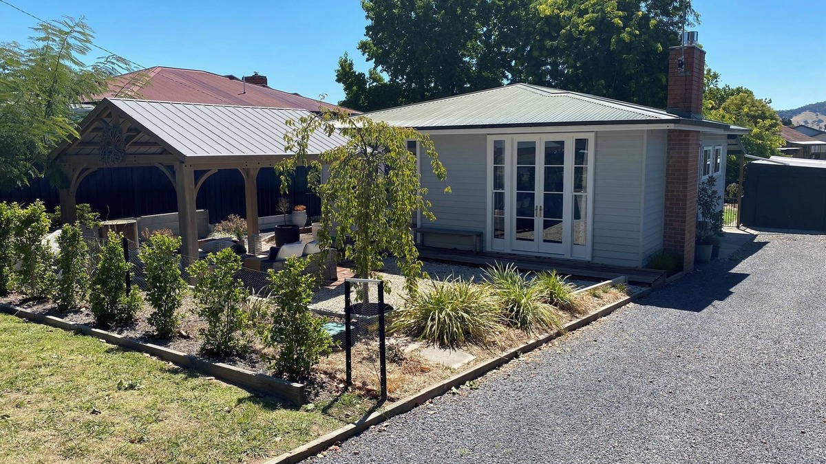 Myrtleford House | Stones on Standish "RUA"