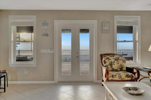 Independence Square Apartment | Stones Throw Beachfront Family Suite #3 VIEWS