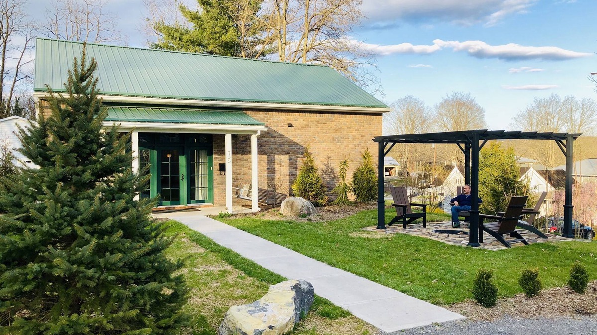 Lewisburg House | STONES THROW RETREAT in Downtown Lewisburg