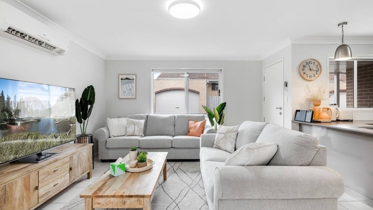 Rangeville Apartment | Stones throw to Grammar, Queens Park & CDB!