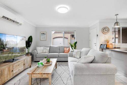East Toowoomba Apartment | Stones throw to Grammar, Queens Park & CDB!
