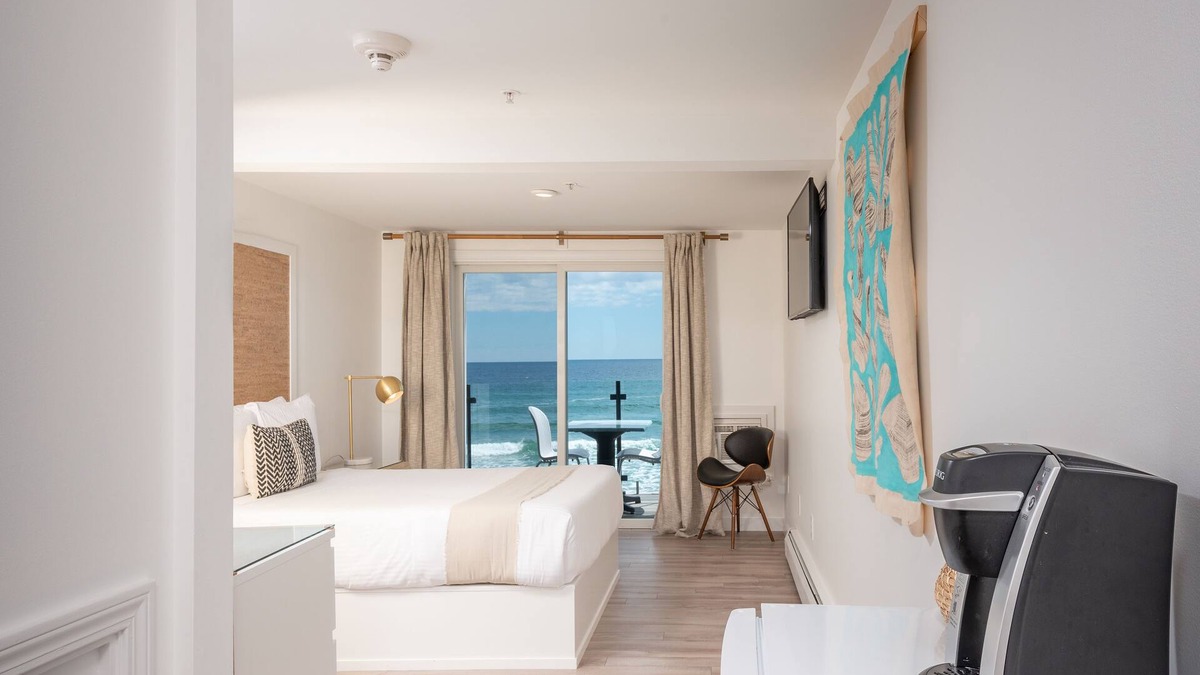 York Beach Hotel | Stones Throw