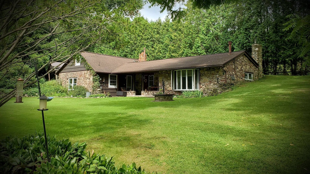 Webster Crossing Cottage | Stonewall cottage