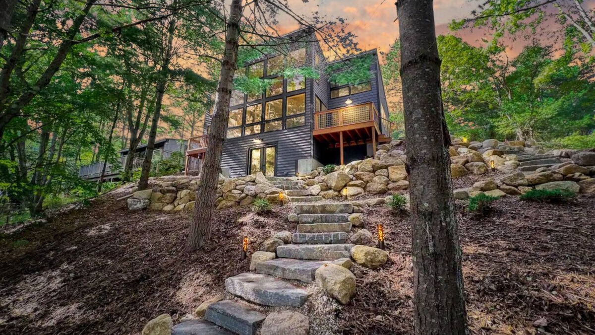 Brownfield House | StoneWater | Brand New | Private Lakefront + Fire