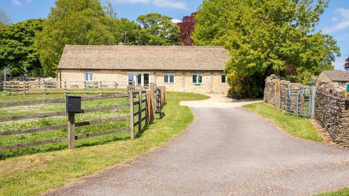 Maugersbury Cottage | STONEWELL COTTAGE, pet friendly, with a garden in Stow-On-The-Wold