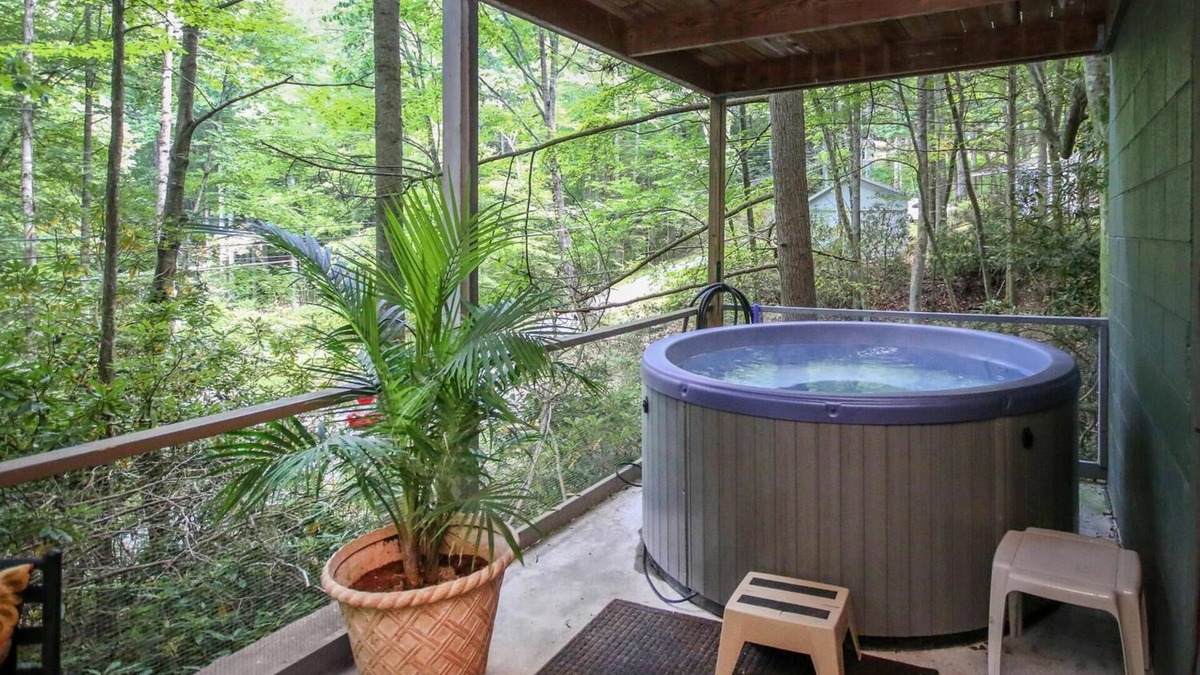 Penrose House | Stoney Brook Cottage - Hot Tub - Grill - Fireplace - WiFi - Pets OK