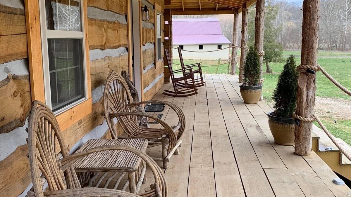 Madison Cabin | Stoney Creek - Sit back and unwind
