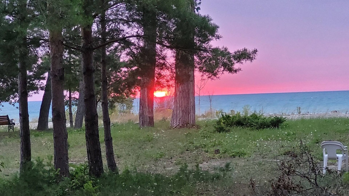 Kincardine Cottage | Stoney Island Sunsets. Blue Nugget is located on the sandy shores of Lake Huron.
