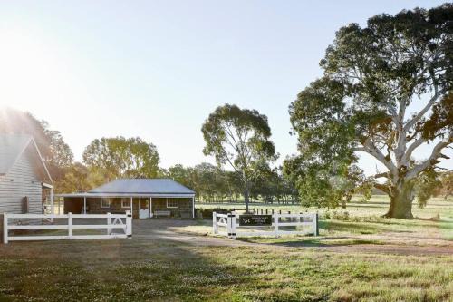 Cavendish House | Stoneycroft Cottage ~ Grampians Farm Stay