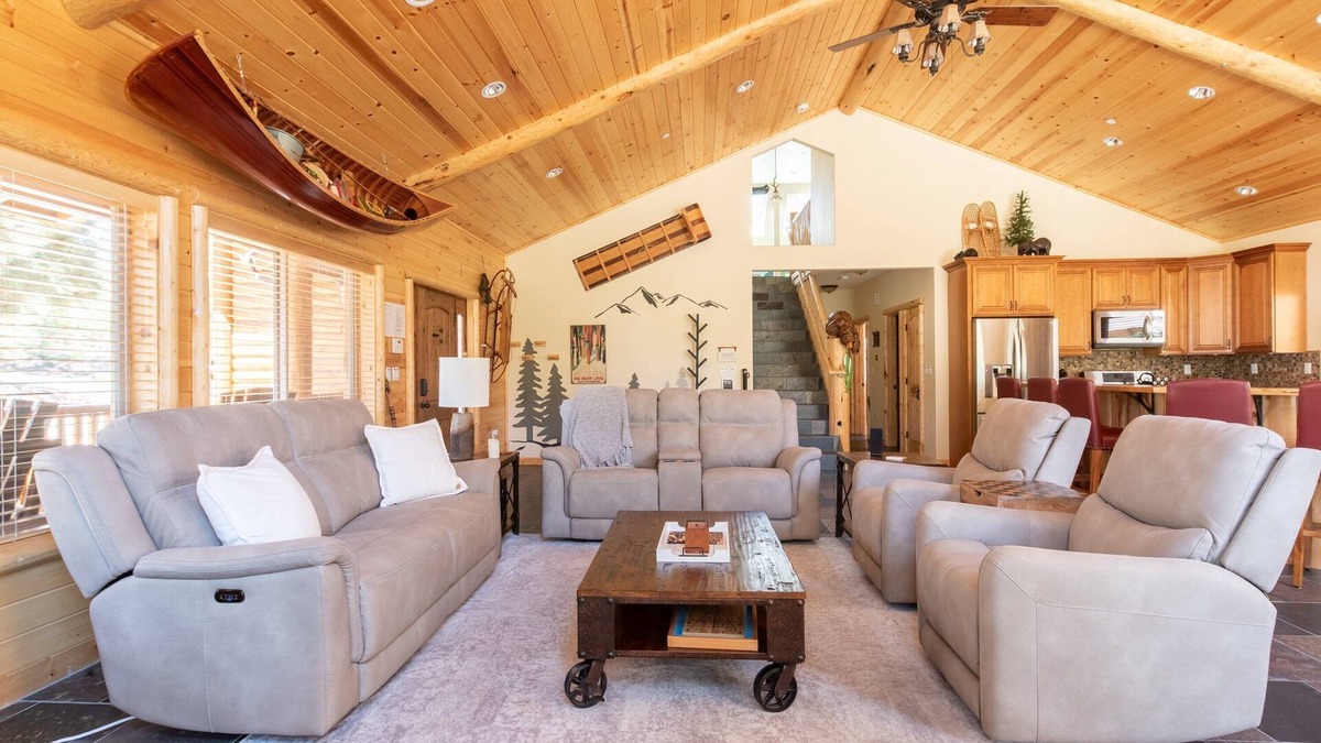 Eagle Mountain Estates House | Stony Bear Lodge. Amazing New Rental. Great location. Air Conditioning. Hot Tub and More.