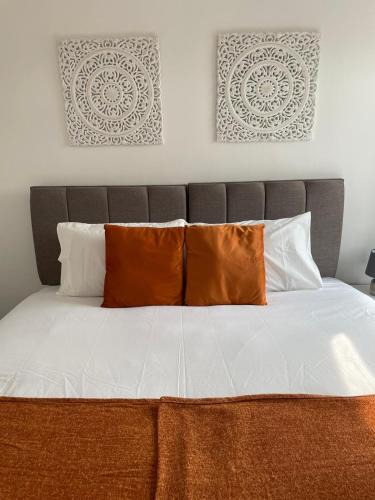 Port Talbot Apartment | STOP at Pendarvis, Stone throw from beach!