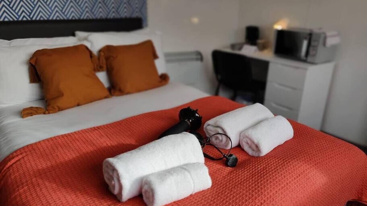 St. Thomas Apartment | Stop at the Osterley - Room 5