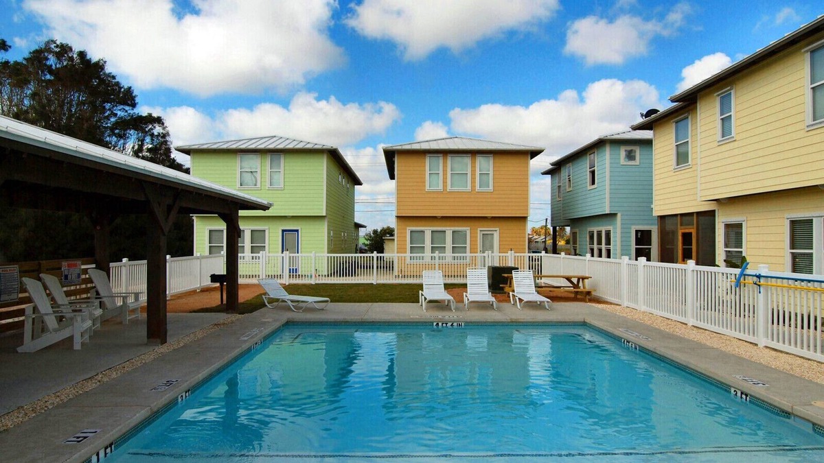 Old Town House | ⛱Stop Scrolling! Our beautiful❤ Coastal home will make everyone happy! Pool🏝