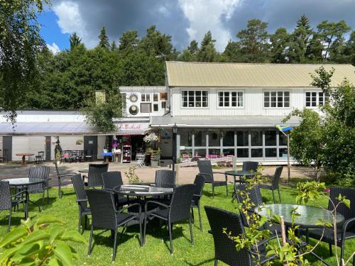 Hokerum Apartment | Stor lägenhet ovanpå café ute på landet