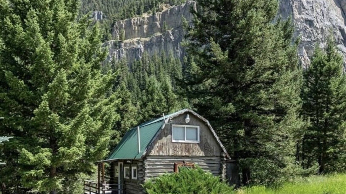 Gallatin Gateway Cabin | Storm Castle Highlands river cabin