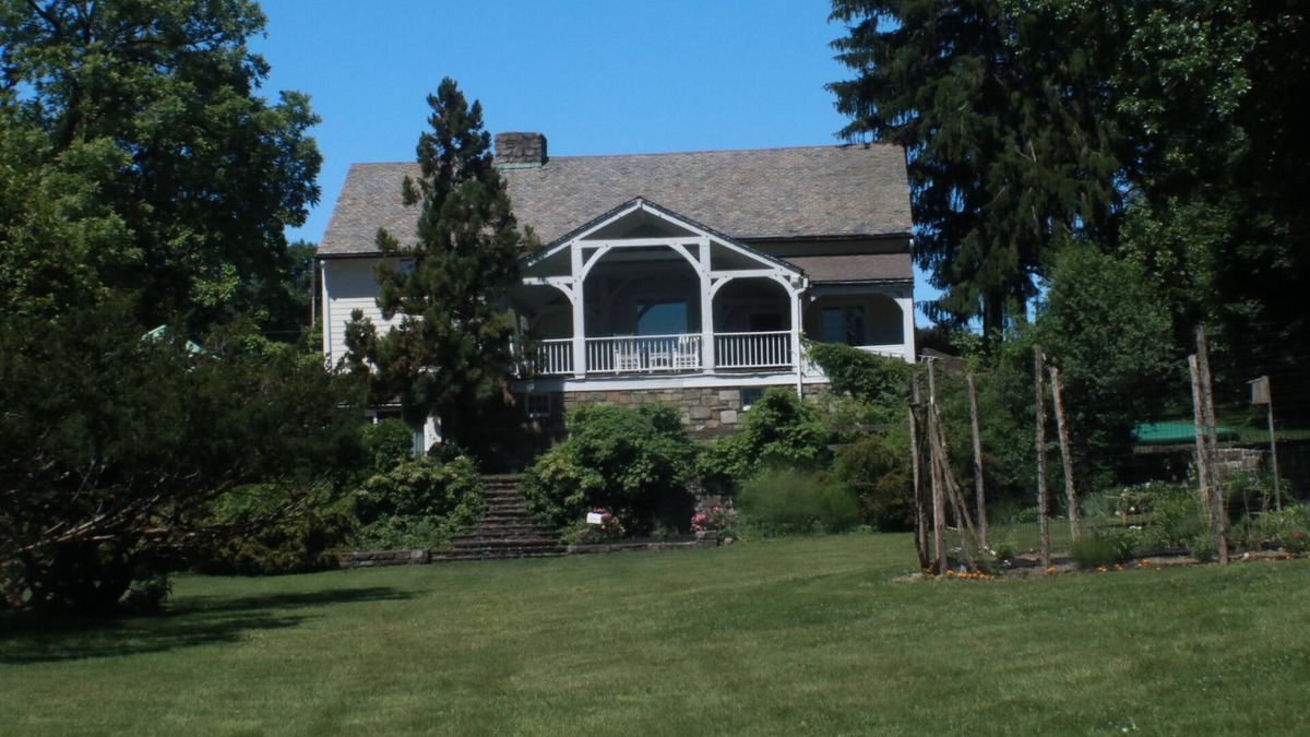 Mountainville Cabin | Storm King Lodge is a country retreat ready for you.
