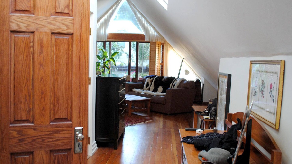 Western Addition Apartment | Storybook Attic Loft Atop Family-Owned Alamo Square Victorian in the heart of SF