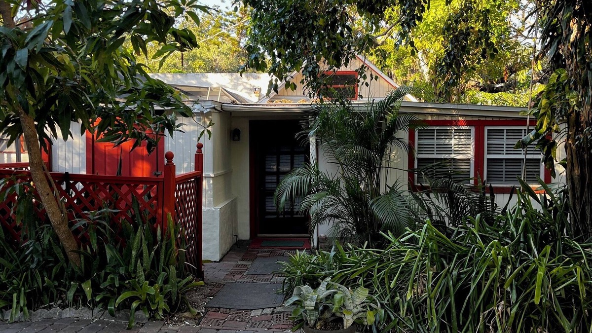 Vamo Cottage | Storybook Cottage in a Dream Location - Private Pool, Near Siesta & More