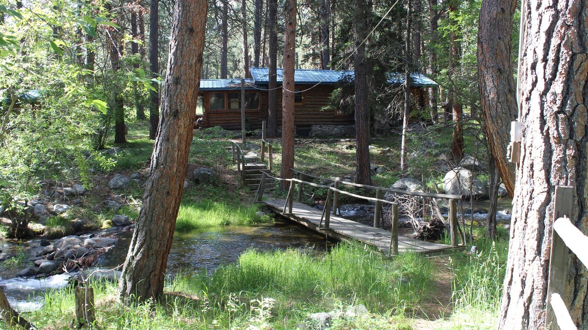 Saddlestring Cabin | Storybook Cottage in the Heart of the Big Horn Mountains