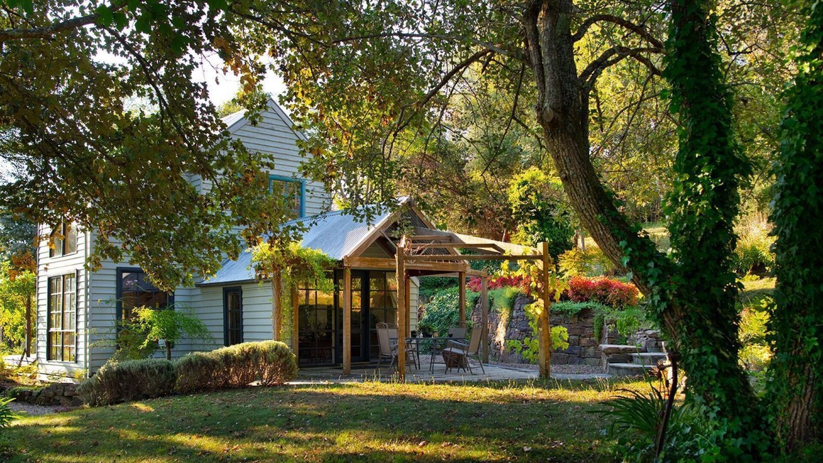 Daylesford House | Storybook Cottage-surrounded by expansive gardens