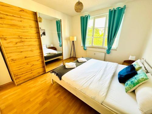 Stotteritz Apartment | Stötteritz Holiday Apartment - 3 Rooms - 6 People - 5 beds - Balcony - Great public transport 11 minutes to the city